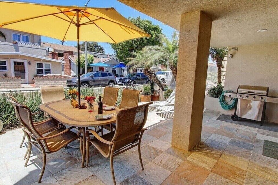 HUGE patio with dining seating for six, gas BBQ and 500Mb/s WIFI throughout house and patio