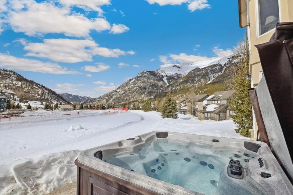 Oversized Hot Tub with View of Mountains, Tubing Hill (and Summer Golf Course) 