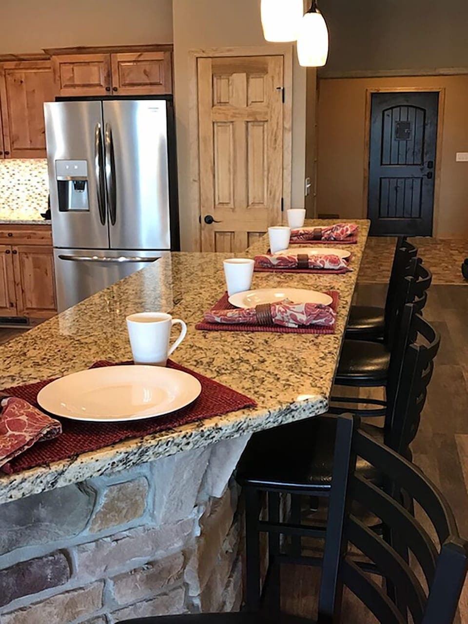 KITCHEN COUNTER
