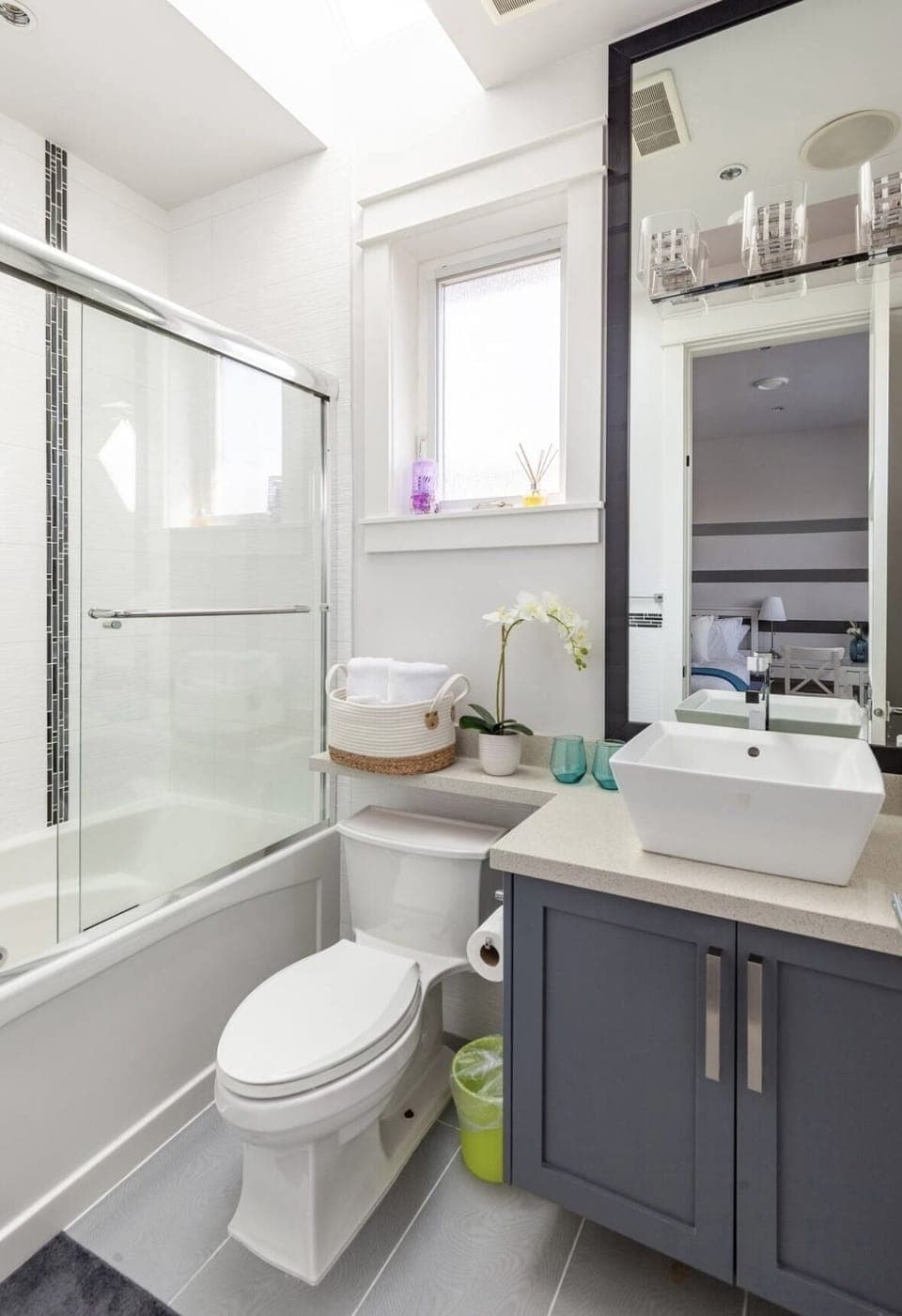 Classic Double Room, 1 Queen Bed, Non Smoking | Bathroom | Slippers, towels, soap, toilet paper