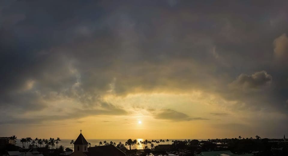 Just another sunset over Kona Bay, from the lanai...