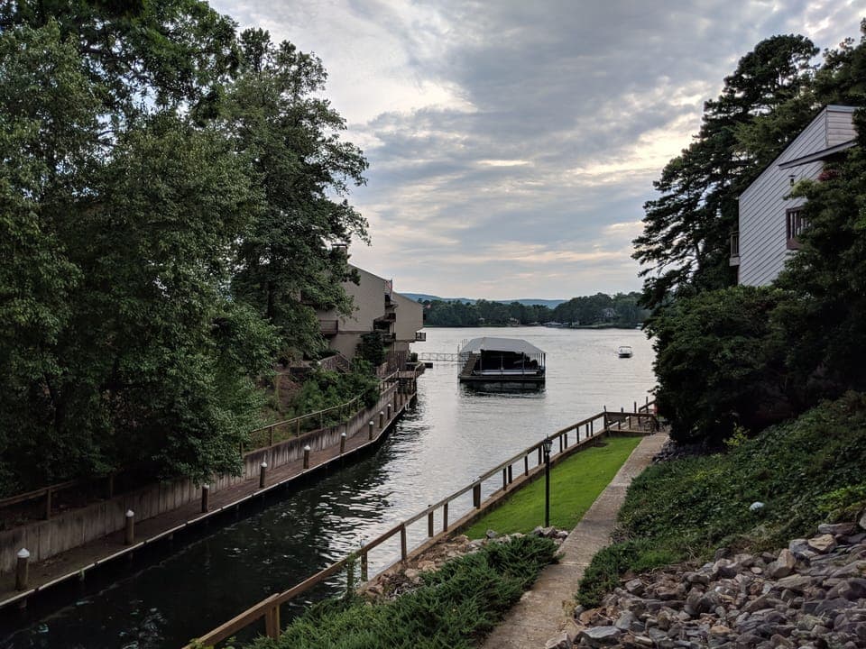 Access Lake Hamilton just steps away.