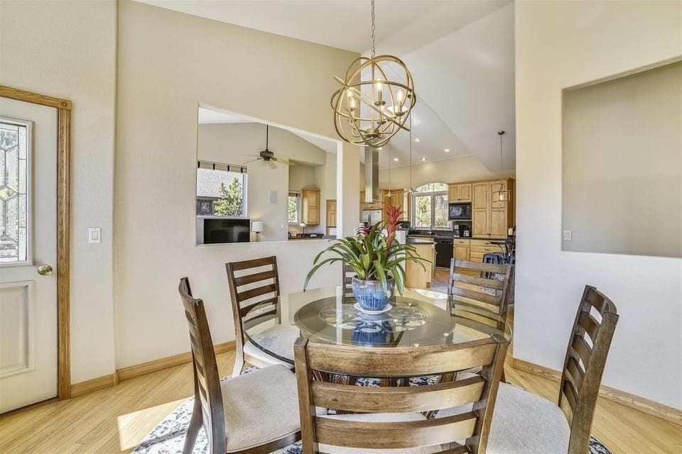 House, 4 Bedrooms | Dining