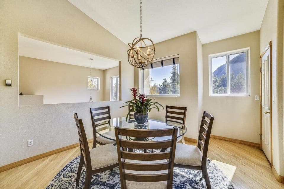 House, 4 Bedrooms | Dining