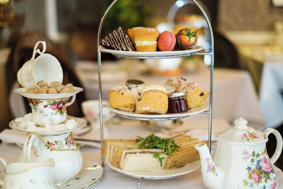 Lunch and dinner served, British cuisine