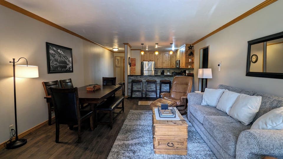 Beaver Creek West Condo G1 living room & kitchen