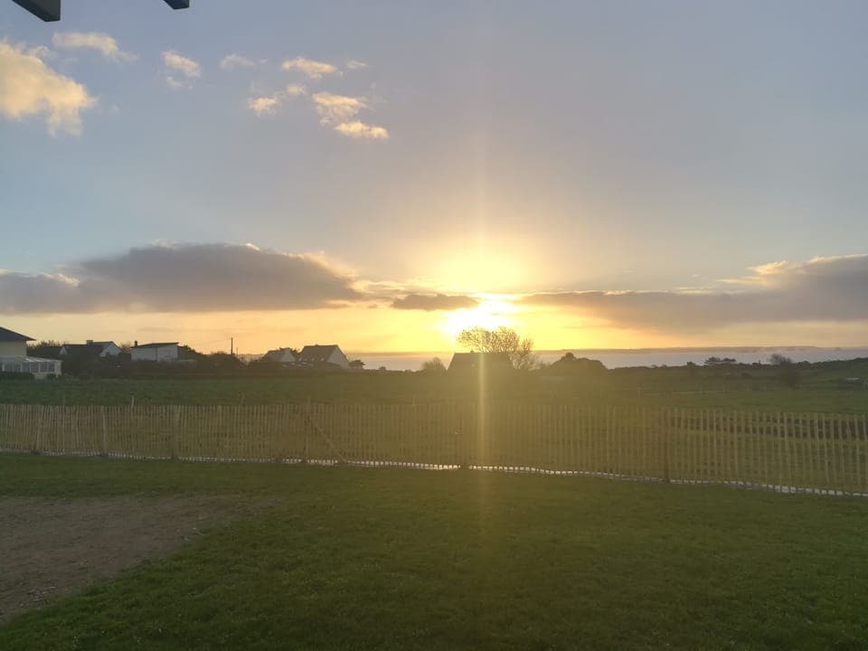 vue de la maison, au lever du soleil