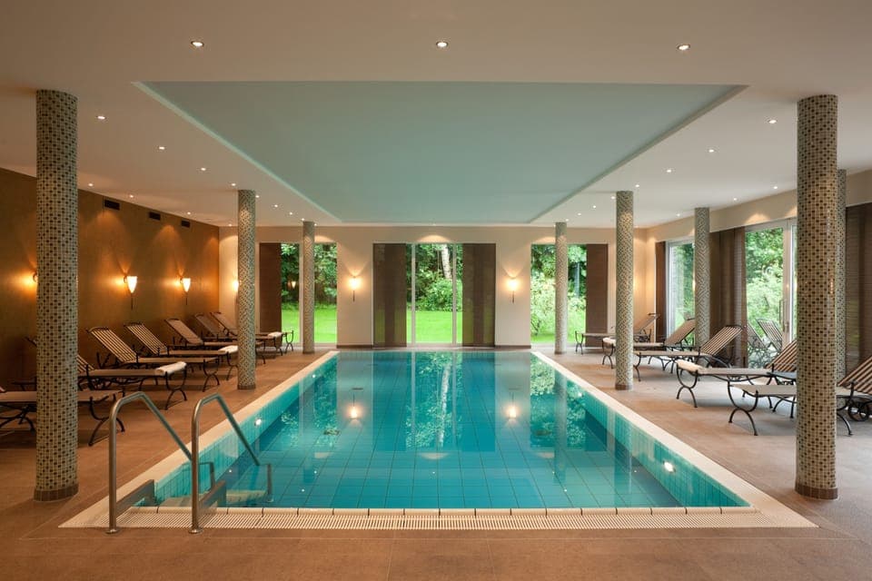 Indoor pool, sun loungers
