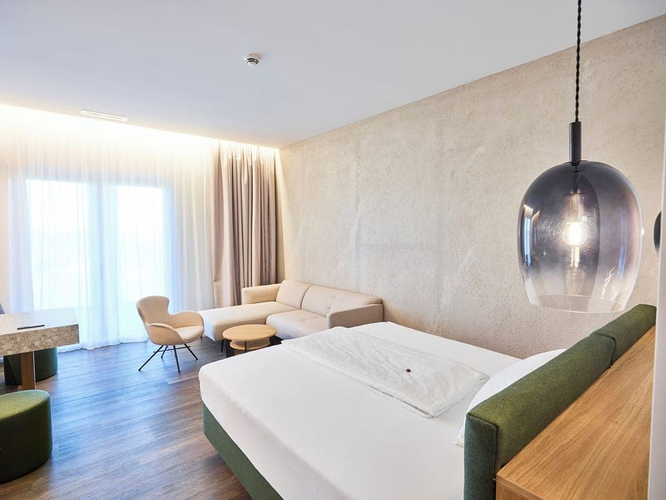 Junior Suite | In-room safe, blackout drapes, soundproofing, iron/ironing board