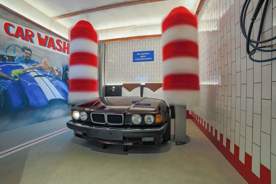 Themenzimmer | In-room safe, blackout drapes, soundproofing, iron/ironing board