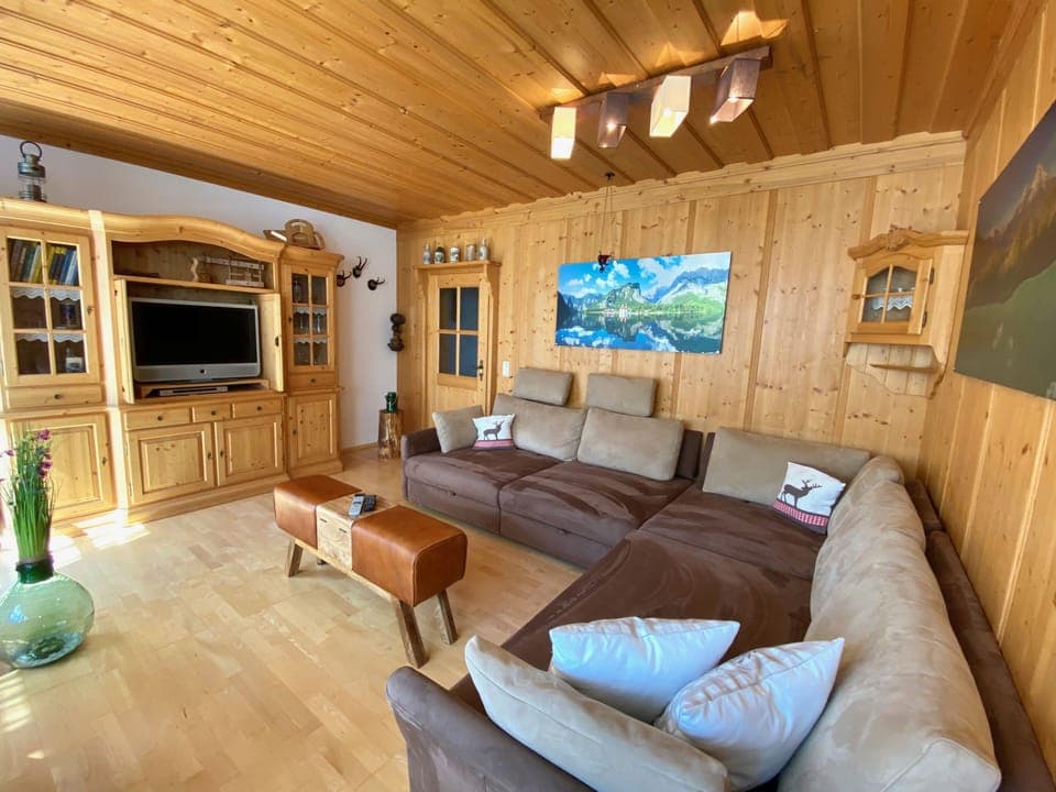 Apartment | Living room | Flat-screen TV