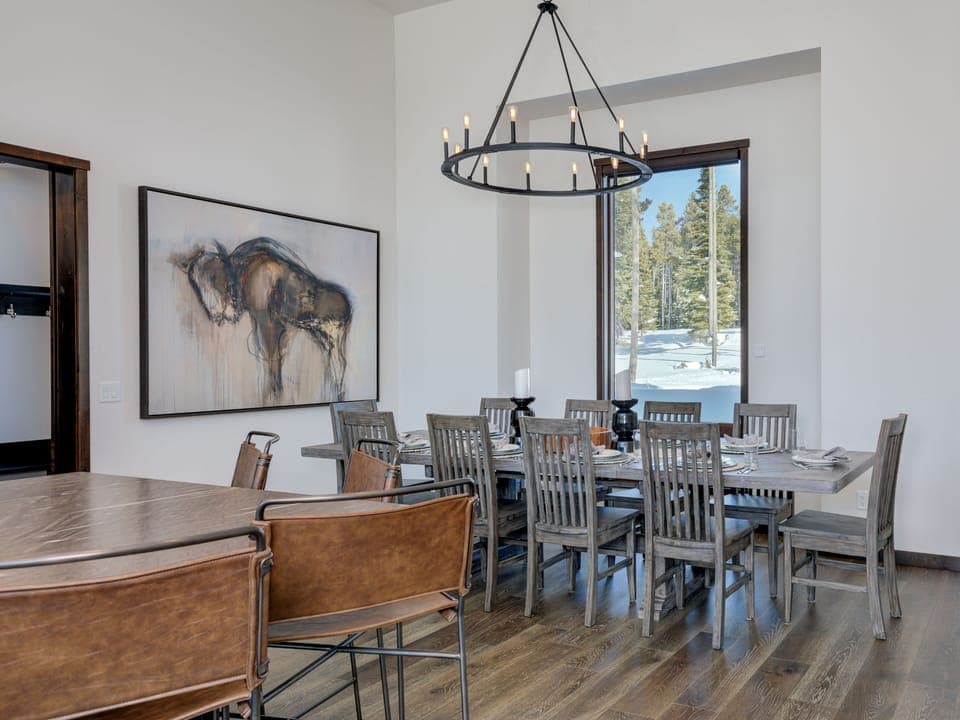 MVC Speaking Eagle, Dining 2