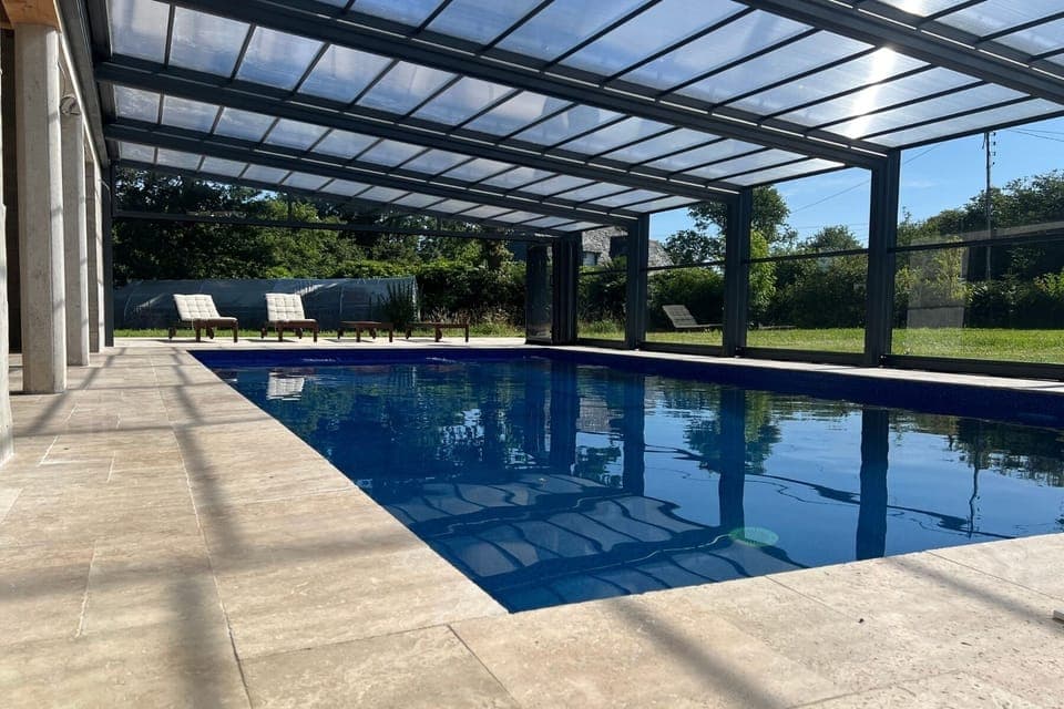 Kergudon's pool with pool cover closed