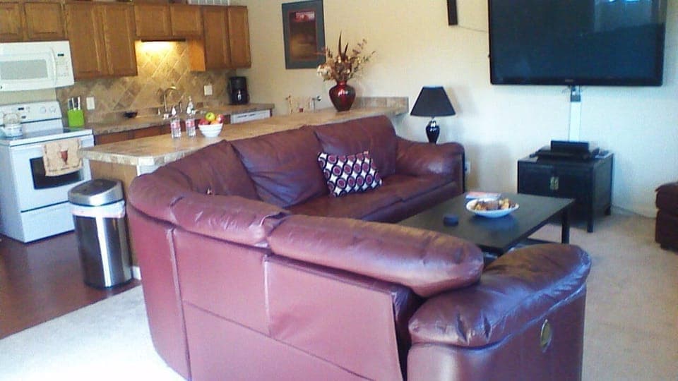 Living Room with TV, Blu-Ray DVD, WiFi