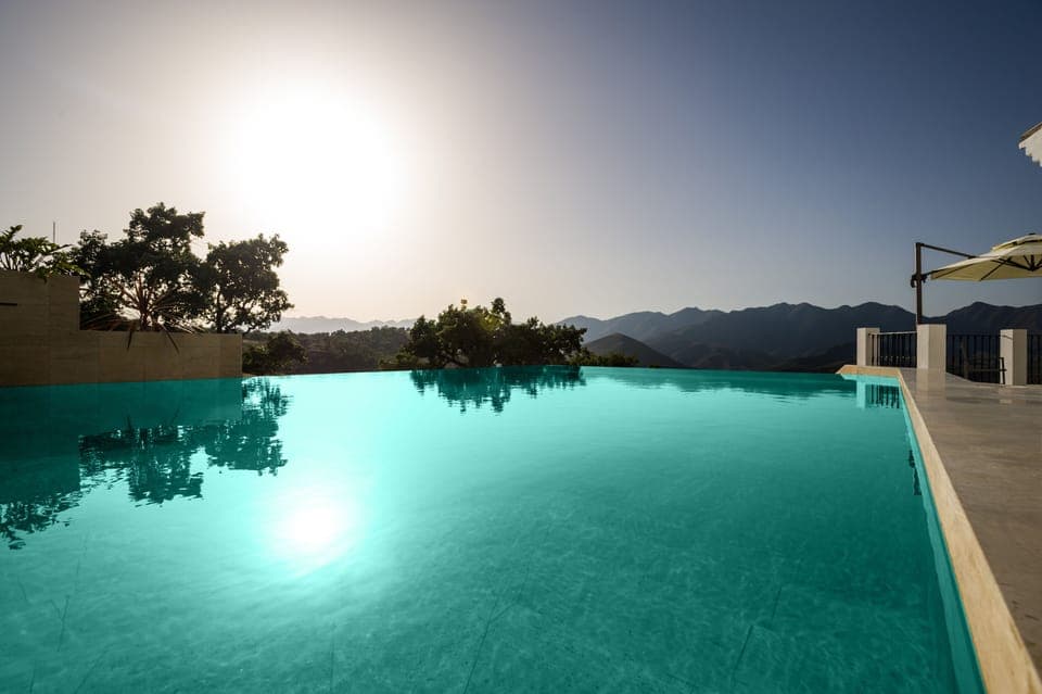 Infinity pool (9 meters long by 5,5 meter wide)
