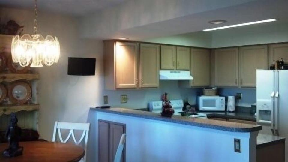 dining area looking into fully equipped kitchen
