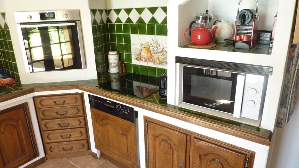 Provencal kitchen, ceramic hob and eye level oven