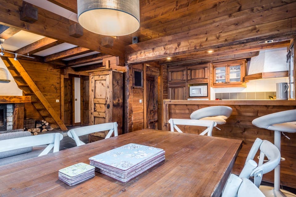 Dining area for up to 8