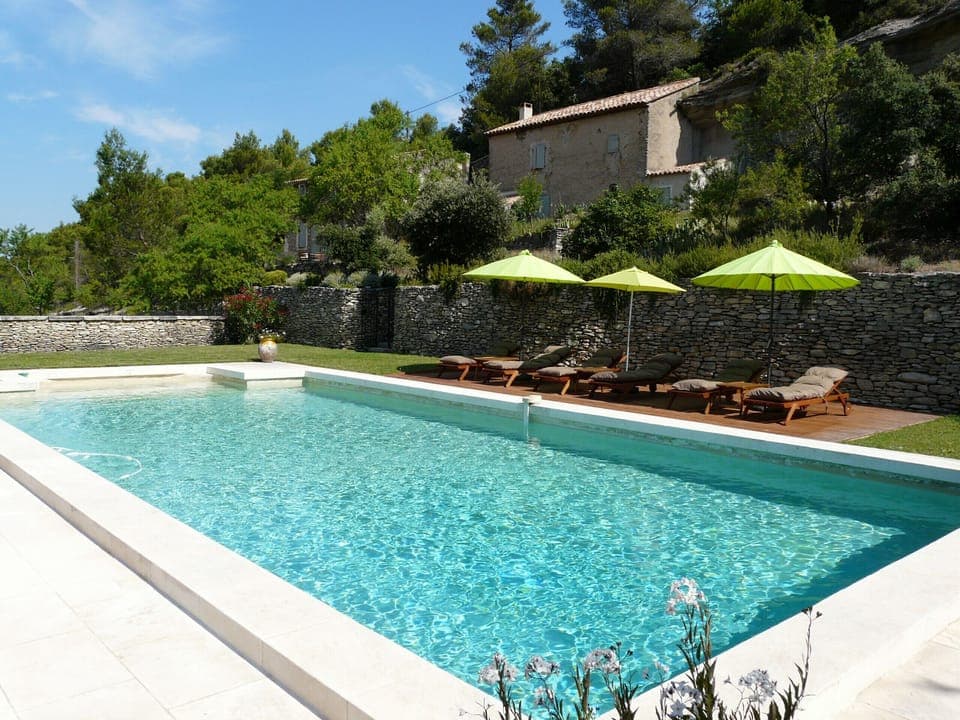 LACOSTE vacation rental, comfortable farmhouse for rent, swimming pool for 6 people. Online reservation with Plaisirs & Maisons de Provence