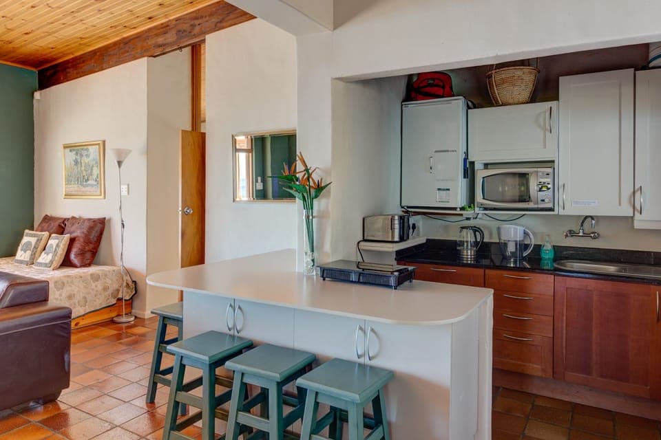 The open plan entrance hall, kitchen and lounge 