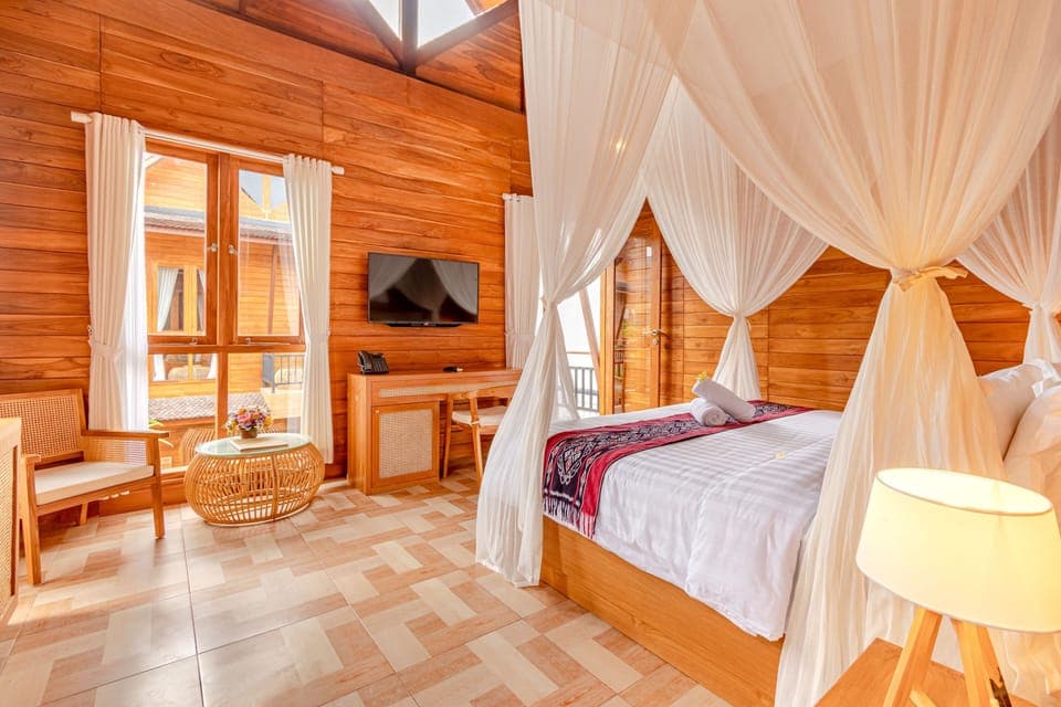 Superior King Room | Minibar, in-room safe, desk, blackout drapes