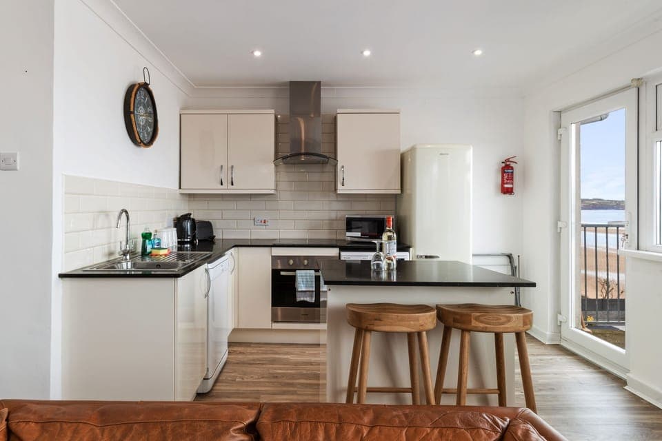 Sea front apartment with views, pet friendly