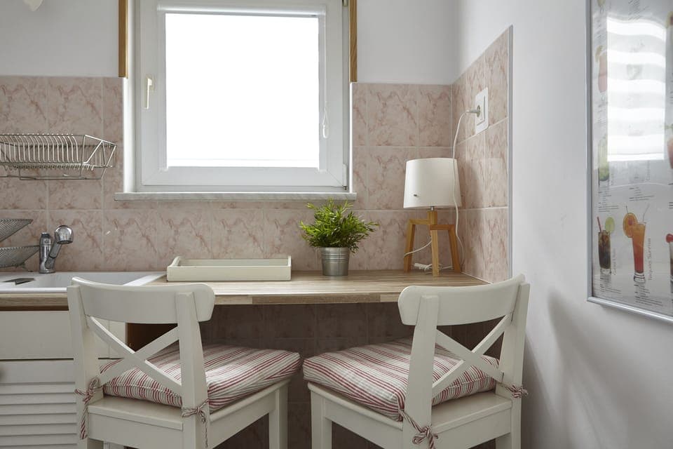 Dinning Area in the Kitchen 