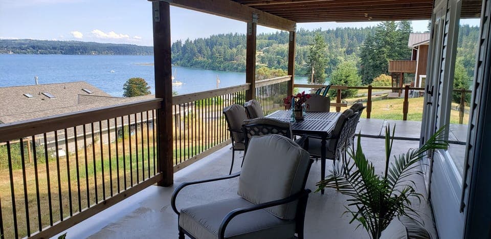 400 sq ft deck with great views of Holmes Harbor