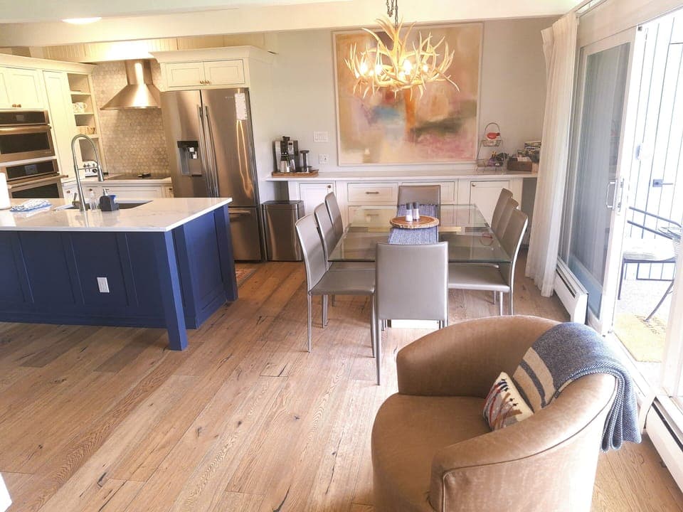 Dining room/kitchen with view of lake 