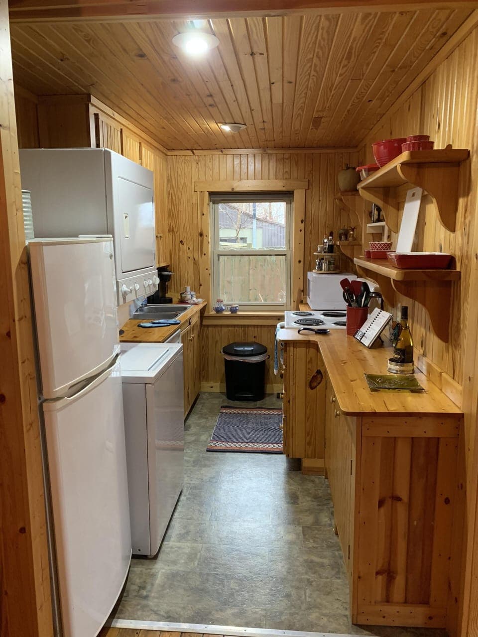 full kitchen with washer / dryer