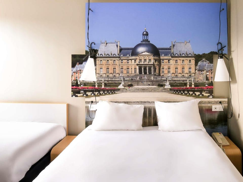 Standard Double Room, 1 Double Bed | In-room safe, desk, soundproofing, iron/ironing board