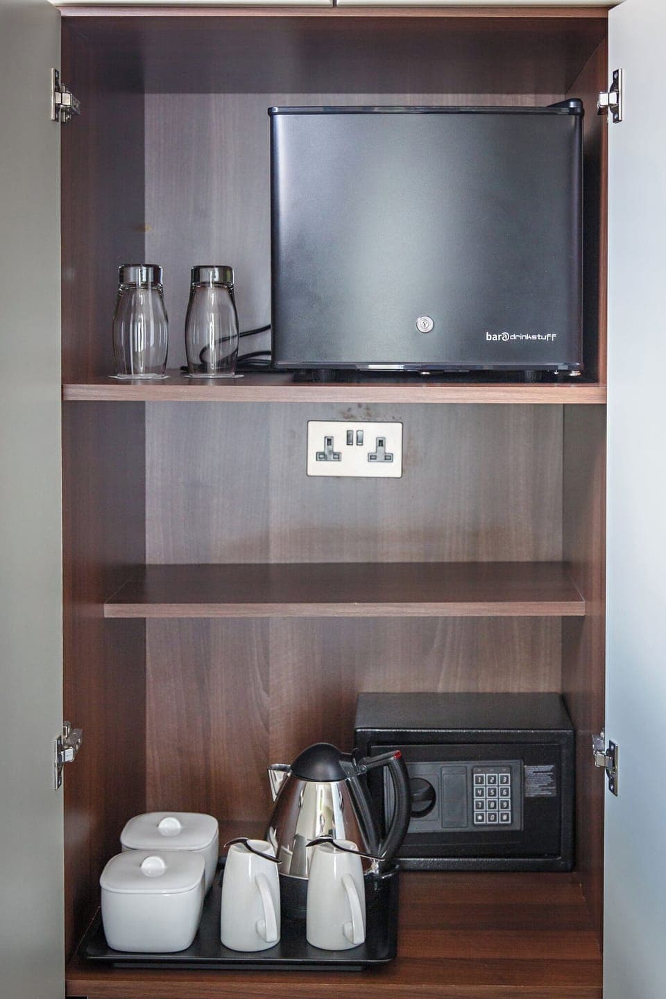 Premium bedding, individually decorated, individually furnished, desk