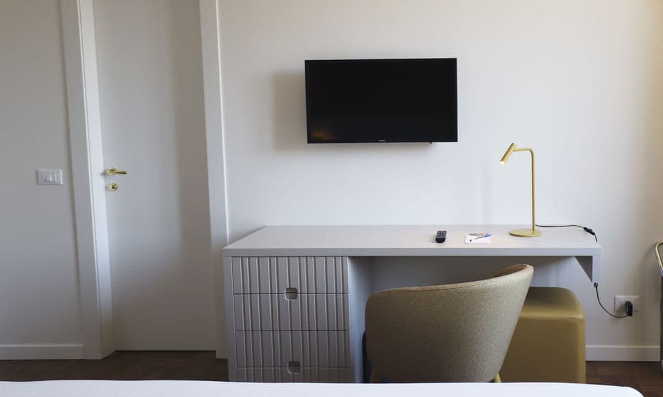 Hypo-allergenic bedding, minibar, in-room safe, desk