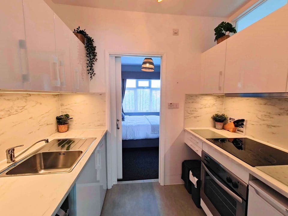 KATHARINE APARTMENT KITCHEN