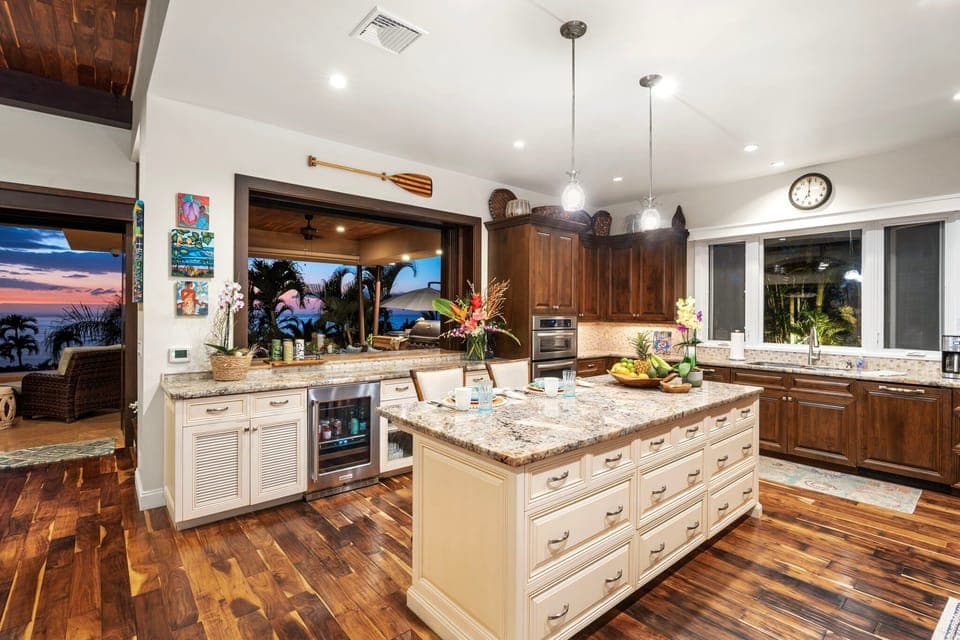 Gourmet Kitchen: Fully equipped with a Sub-Zero refrigerator/freezer, stainless steel 6-burner gas cooktop