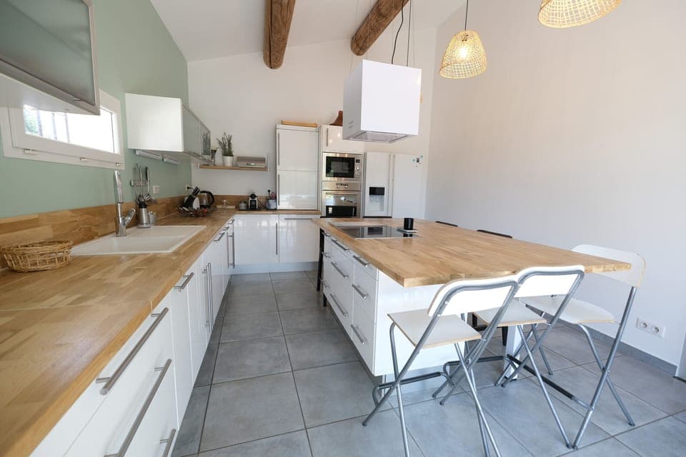 BARBENTANE vacation rental, comfortable house for rent, living room for 8 people. Online reservation with Plaisirs & Maisons de Provence
