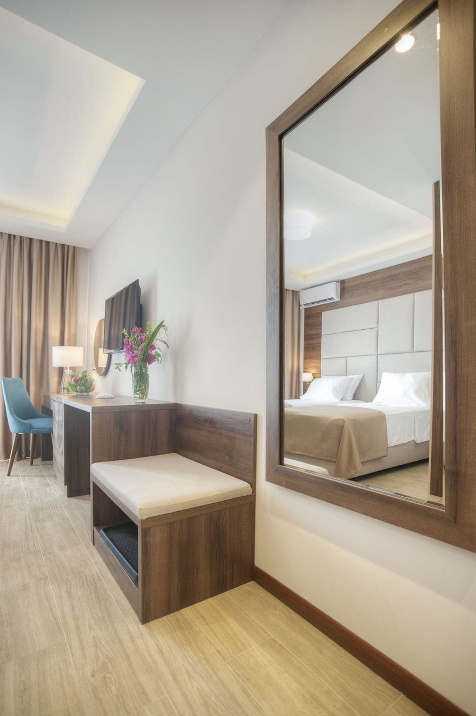 Double Room | Minibar, in-room safe, desk, blackout drapes