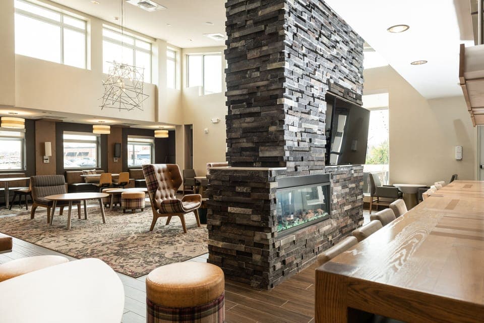 Lobby lounge