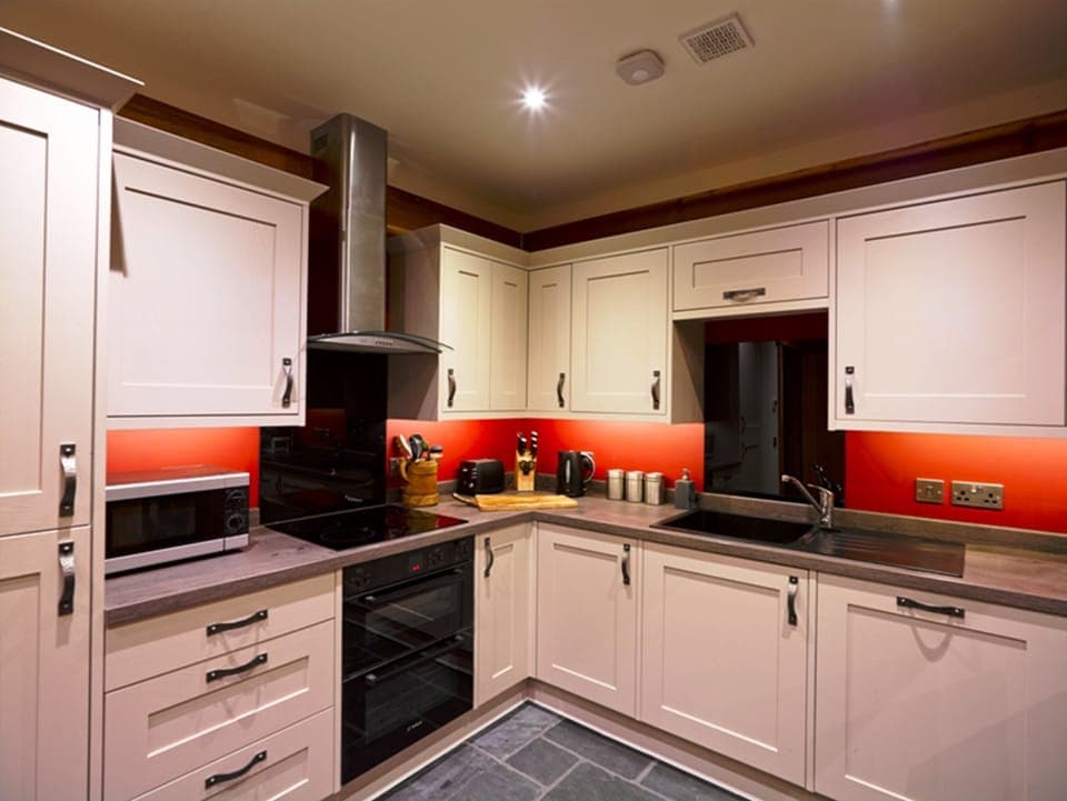 House, Multiple Beds, Non Smoking | Private kitchen | Fridge, microwave, oven, stovetop