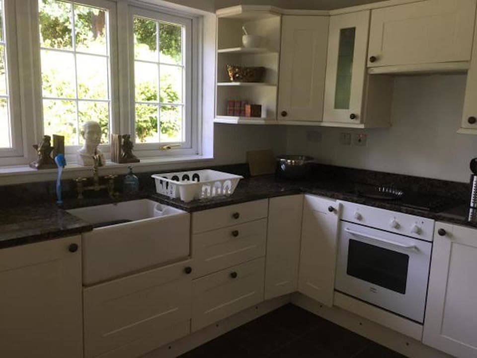 Cottage, 3 Bedrooms, Non Smoking, River View | Private kitchen | Fridge, microwave, oven, stovetop