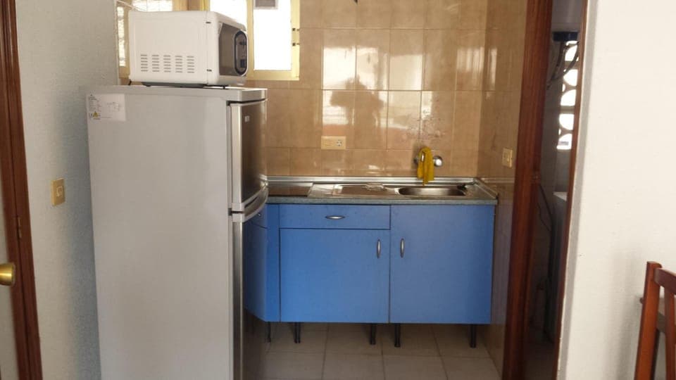Fridge, microwave, stovetop, cookware/dishes/utensils