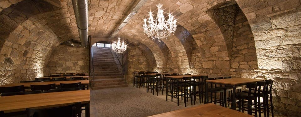 Lunch and dinner served