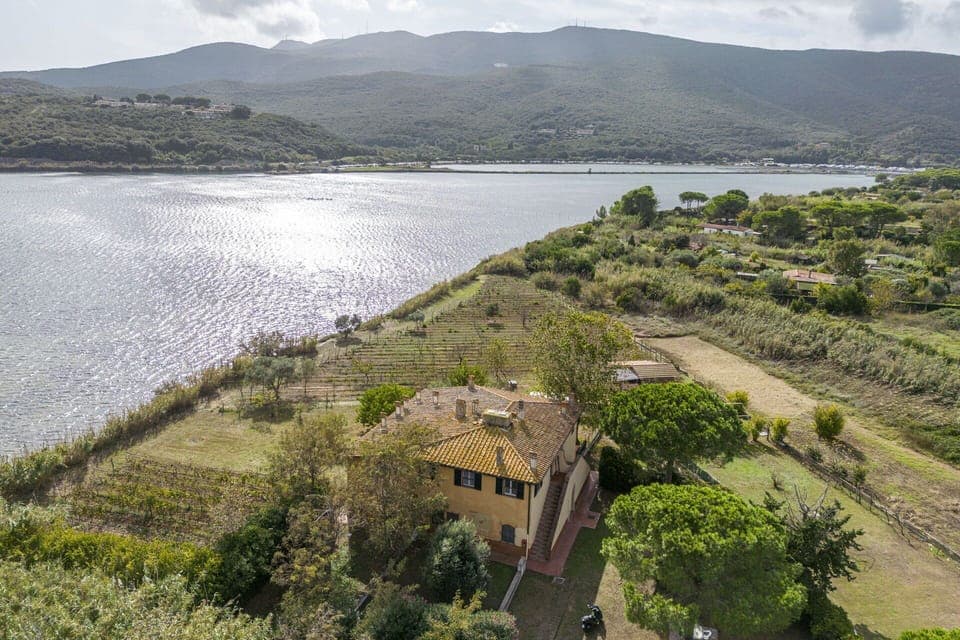 Building Exterior, Outdoor