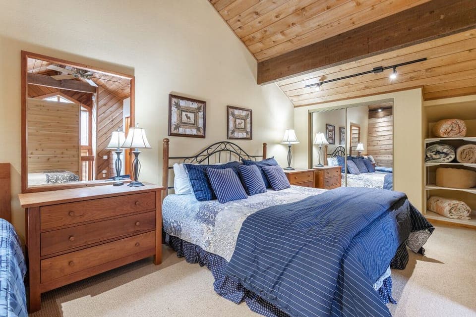 OPEN LOFT More of bedroom 4