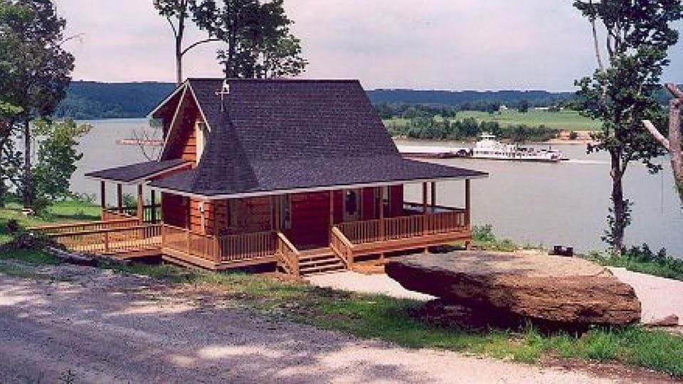 Moondance is right ON the Rivers edge!