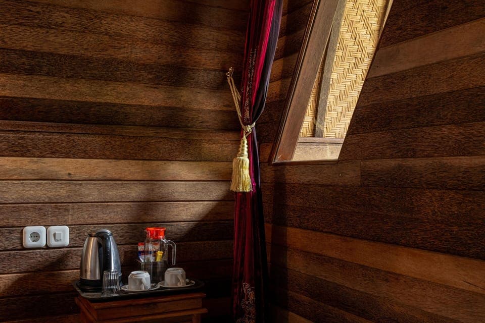 Deluxe Double or Twin Room | In-room safe, desk, free WiFi, bed sheets