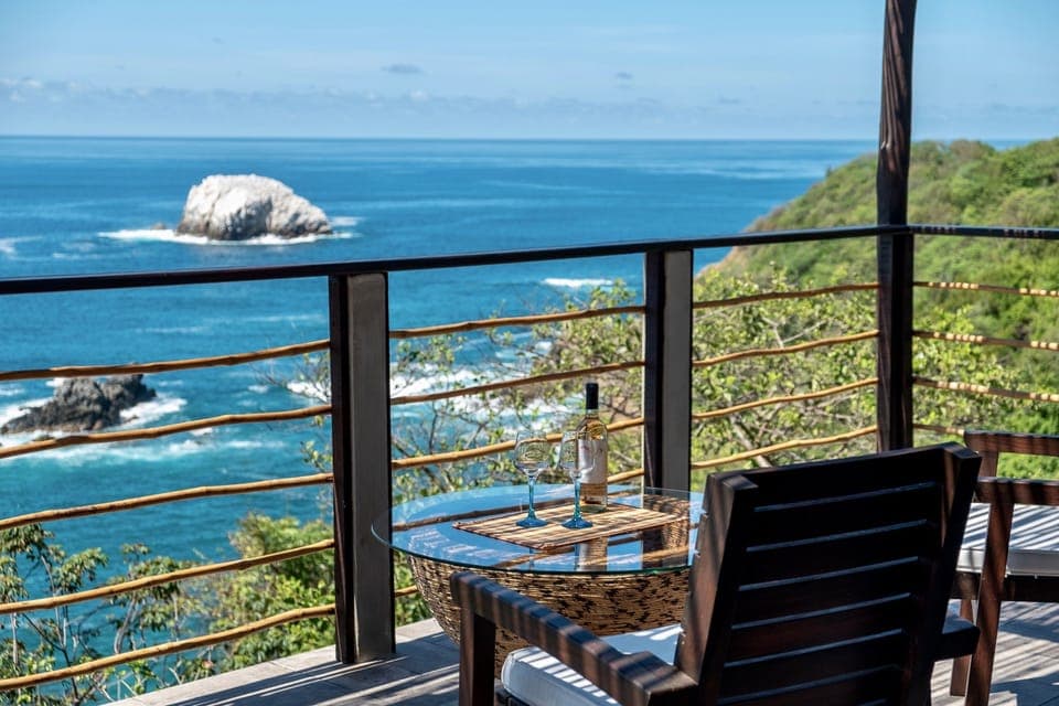 Deluxe Suite, Sea View | In-room safe, individually decorated, individually furnished