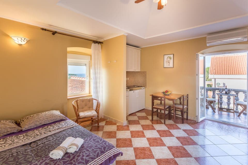 Comfort Villa, Multiple Beds, Non Smoking, Partial Sea View | Free WiFi, bed sheets, wheelchair access