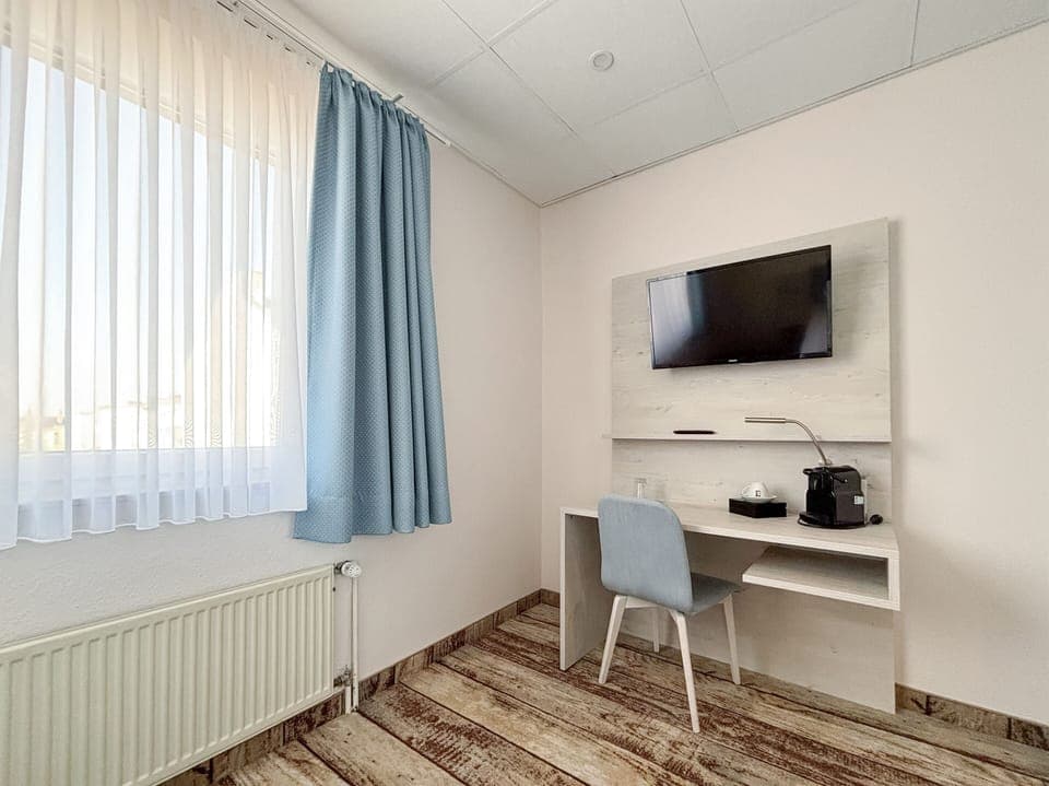 Single Room | Free minibar, desk, iron/ironing board, free WiFi