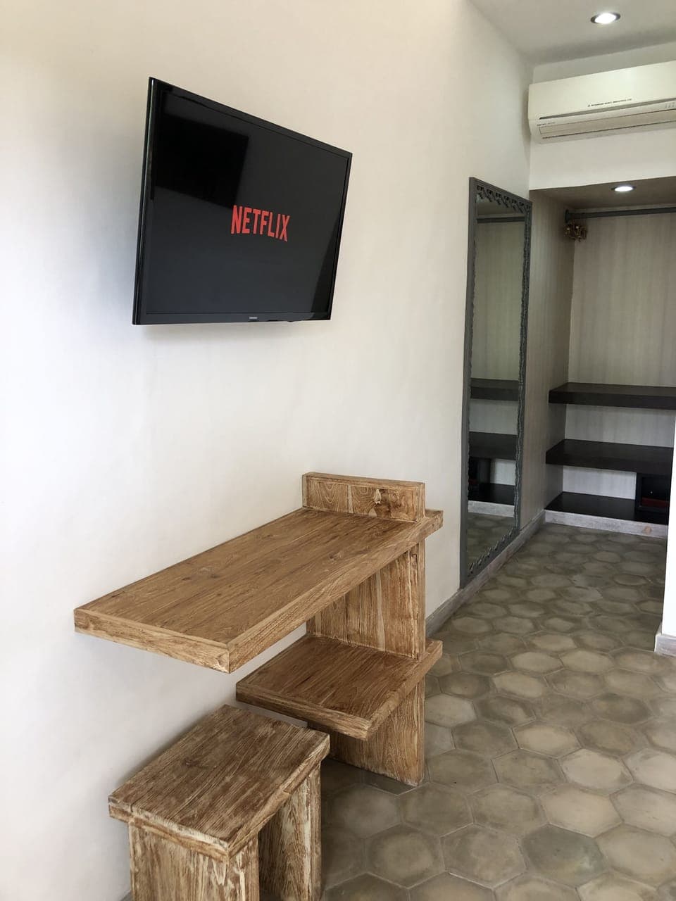 Double Room, 1 Queen Bed, Garden View | In-room safe, desk, laptop workspace, blackout drapes